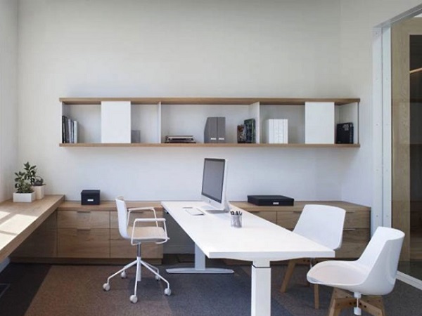 Thiết kế văn phòng 20m2 tối ưu với màu trắng làm chủ đạo đơn giản